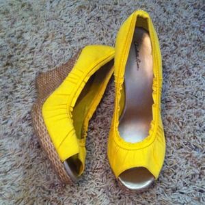 Yellow wedges
