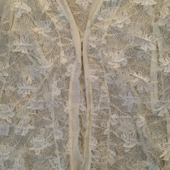 New Off white BCBGeneration Blouse - Picture 2 of 2