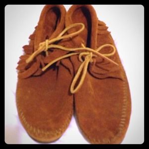 Minnetonka brown moccasins