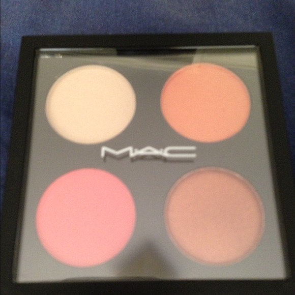 ⛔SOLD⛔MAC Call Me Bubbles Quad - Picture 3 of 3