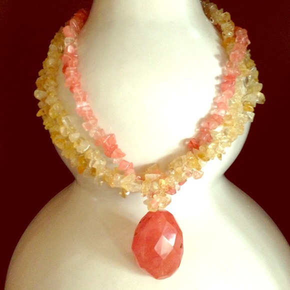 REDUCED! Gorgeous necklace - Picture 1 of 3