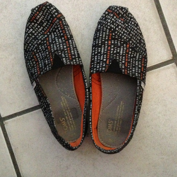 Authentic Toms in Black with Orange & White Text - Picture 4 of 4