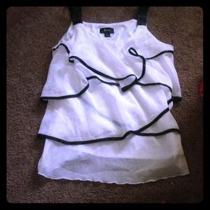 💗Bundled💗!! Gorgeous black and white ruffle top