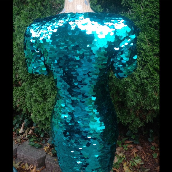 Green Sequined dress - Picture 5 of 7
