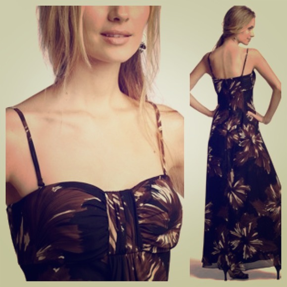 🔷 White House Black Market size 8