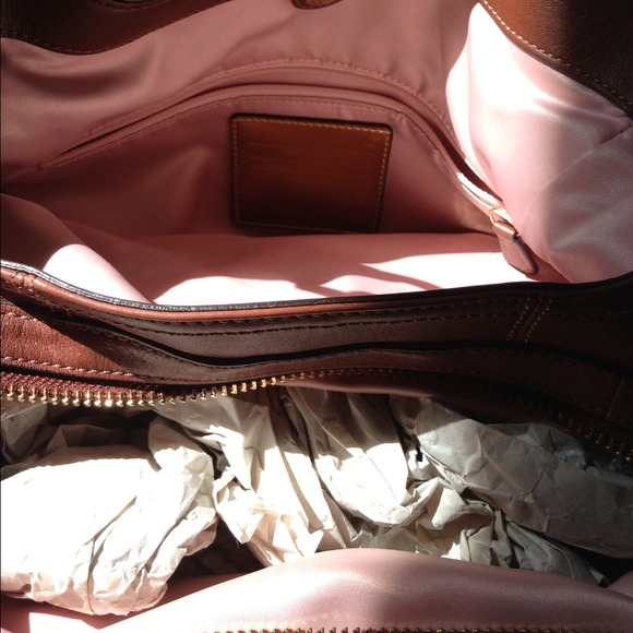 ⬇Reduced⬇ 💯Authentic Brand New Coach purse - Picture 2 of 4