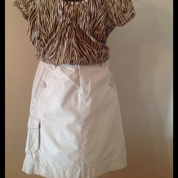 🔴🔴SOLD🔴🔴Khaki Skirt. Excellent Condition - Picture 3 of 3