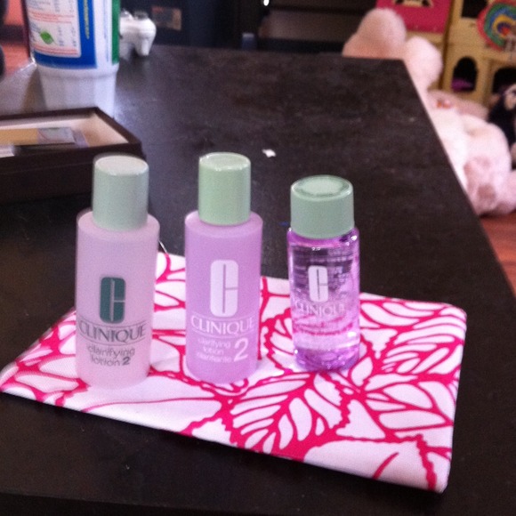 Clinique make up remover,and Clinique bag New