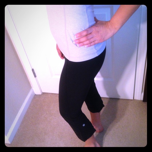 🚫SOLD🚫 Lululemon in Gather & Crow crop.