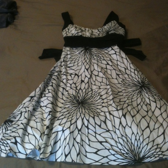 Black and White B.Smart Dress