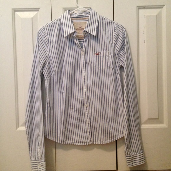 *Reduced* LADIES Hollister long sleeved button-up