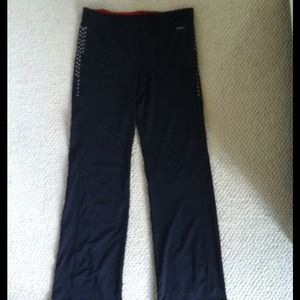 🌀Sold🌀 in bundle. NWT workout pants by Speedo.
