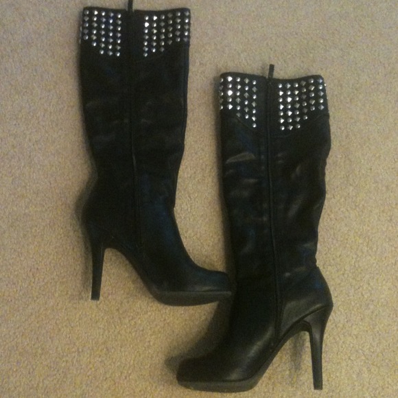 BCBGeneration man made 4" boot with zipper & studs