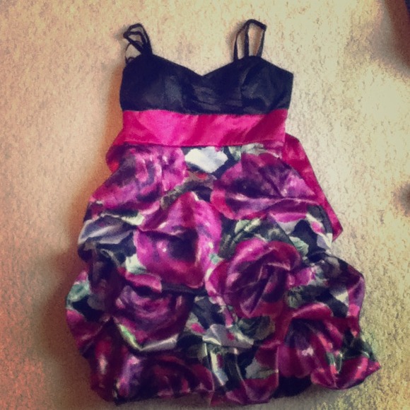 Worn once. Formal or party dress.