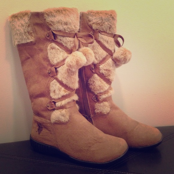 Cute furry boots! Worn once!