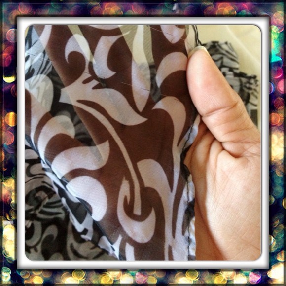 Black and white scarf - Picture 2 of 2