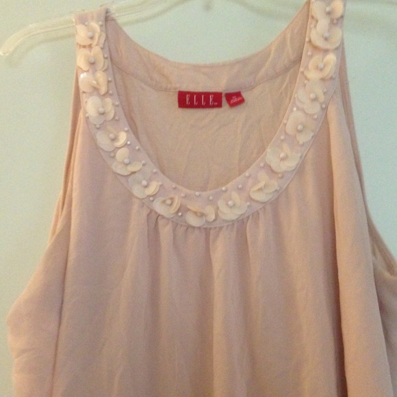 🔴Bundled🔴ELLE light pink top w/beads & flowers - Picture 3 of 4