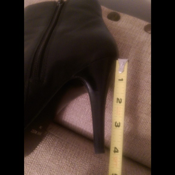 Nine West - Picture 4 of 4