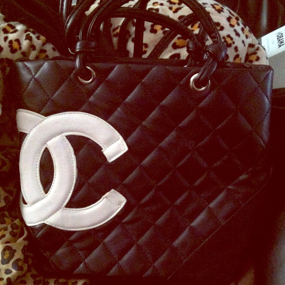 Lovely black and white handbag