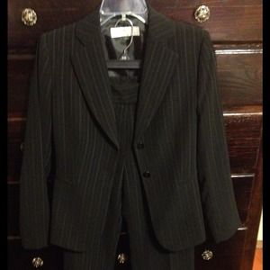 TAHARI SUIT ⬇REDUCED⬇
