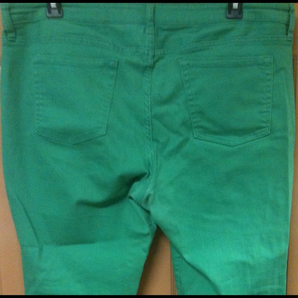 **TRADED** Premium Skinny Crop // - Picture 2 of 4