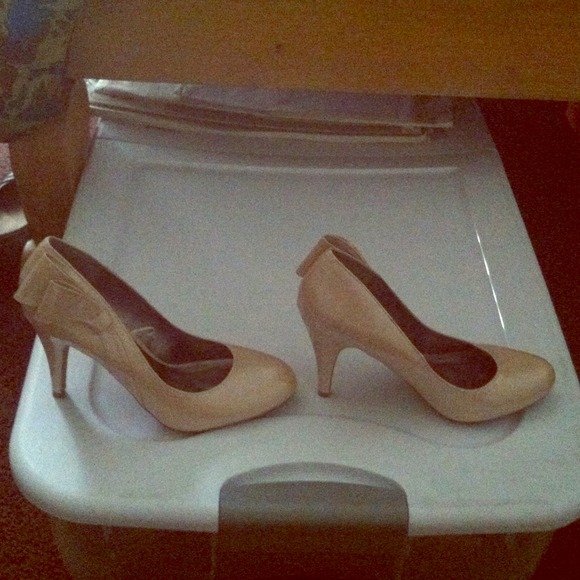 Steve Madden Vintage Pearl Glam low heels
