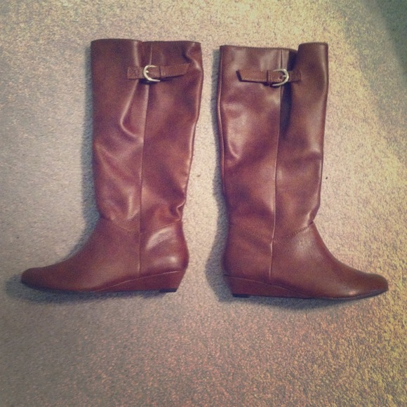 Brown boots with gold buckle