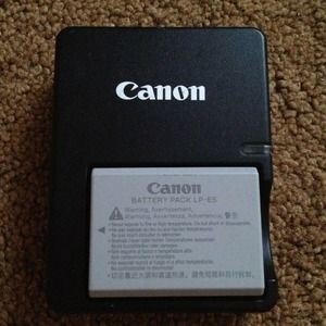 Cannon battery with charger for rebel xs