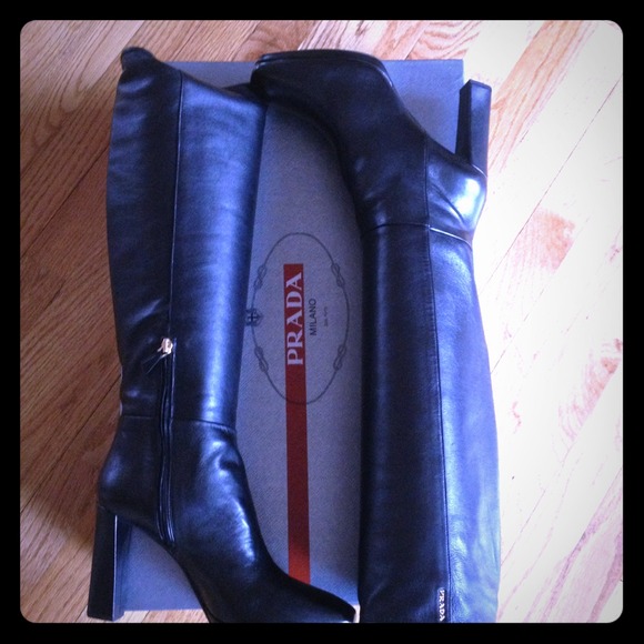 Additional pictures of Prada boots - Picture 1 of 4