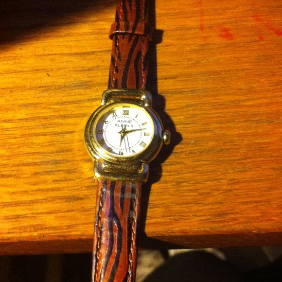 ANNE KLEIN ll GENUINE LEATHER WATCH! Reduced!!!!