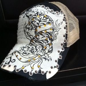 Bullzeye trucker hat