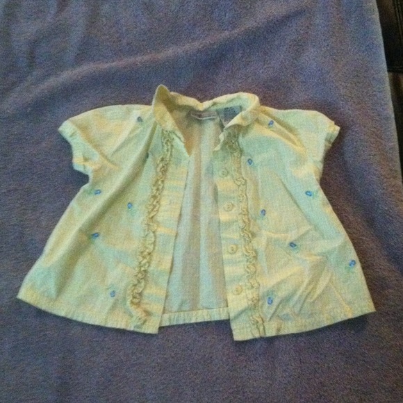 Yellow button up top w/ blue flowers