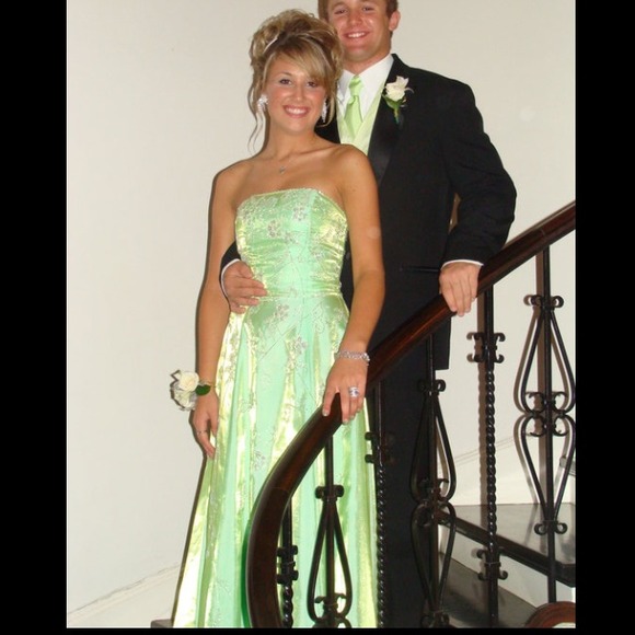 *REDUCED** Very Gorgeous mint green Prom dress! :)