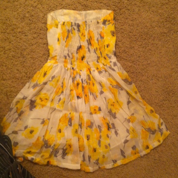 Dress - Picture 3 of 3