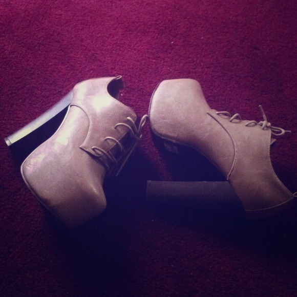 Forever 21'a Jeffrey Campbell's Knockoff