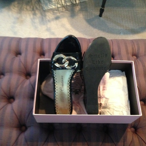 REDUCED ....JUICY COUTURE  BLACK PATENT WEDGES - Picture 2 of 4