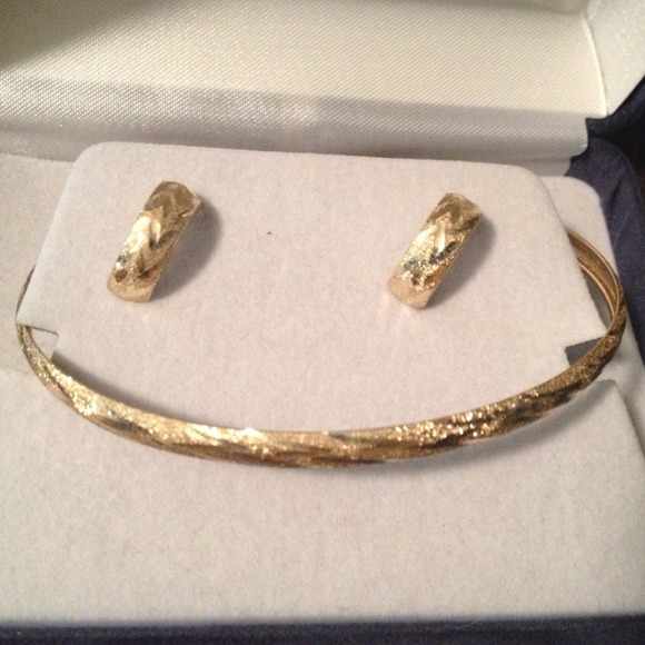 10kt gold bracelet & earrings