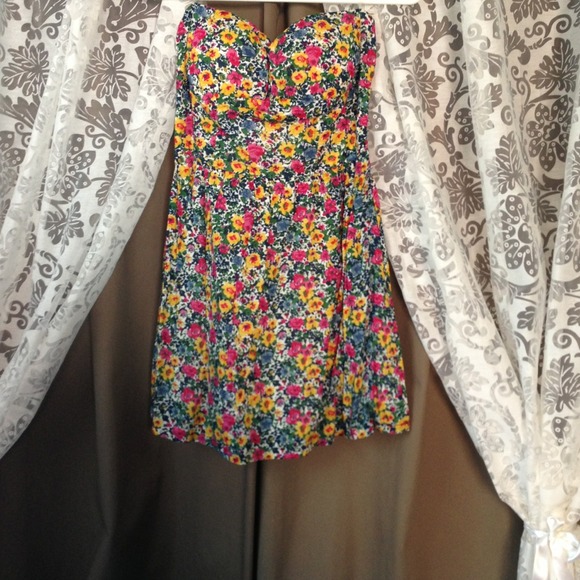 Forever 21 Dresses & Skirts - FLORAL TUBE DRESS