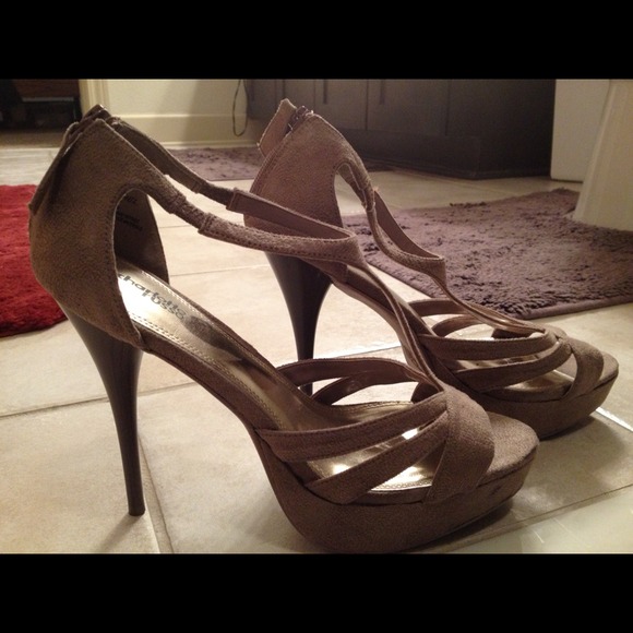 SOLD in bundle!!! Charlotte Russe Heels - Picture 2 of 4