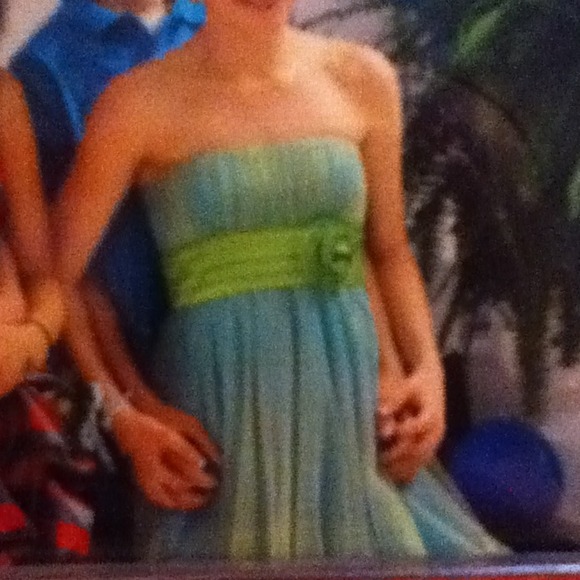 Formal dress. - Picture 3 of 3