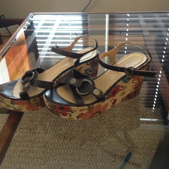 Cute pair of sketchers - Picture 2 of 3