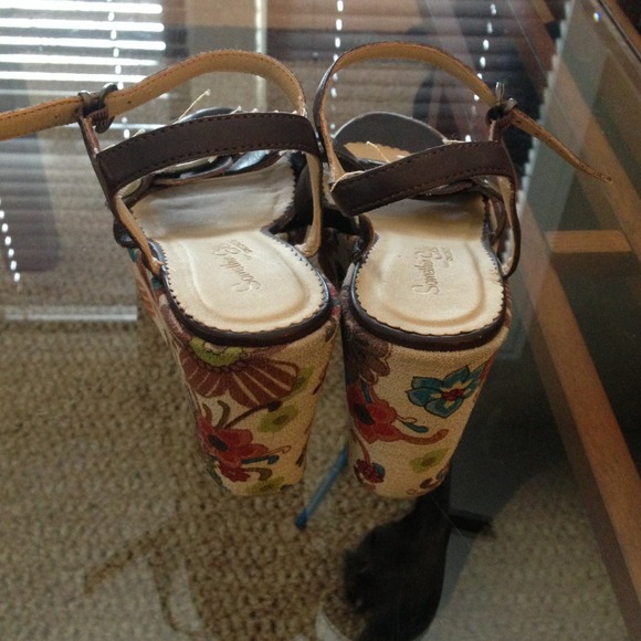 Cute pair of sketchers - Picture 3 of 3