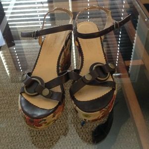 Cute pair of sketchers