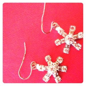Snow flake dangle earrings