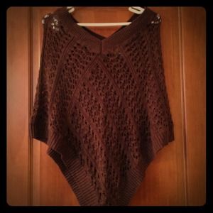 Two toned, brown crochet poncho.