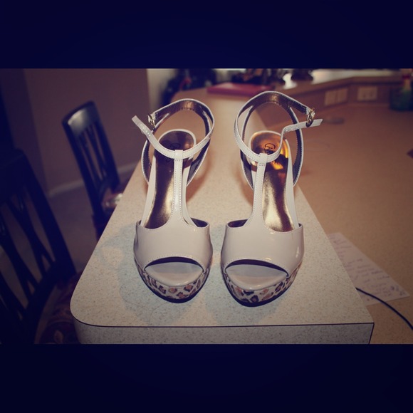 High heel. Carlos Santana