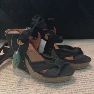 Black/tan wedges!!