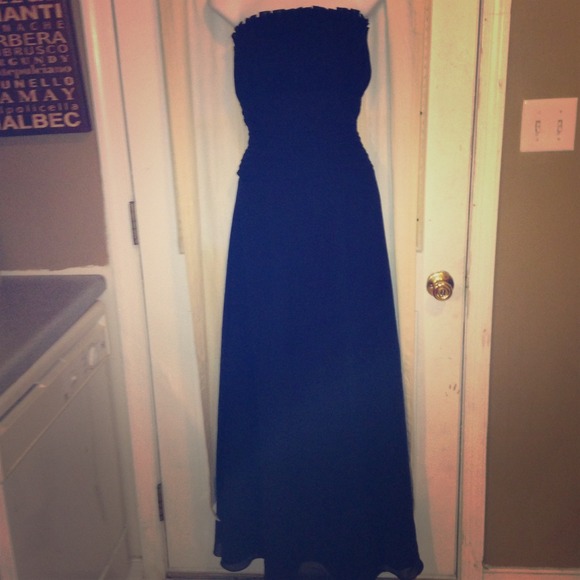 🚫SOLD🚫 strapless floor length chiffon gown👠👠