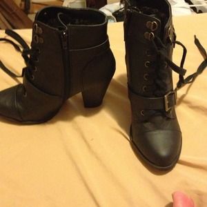 Size 9 black boots