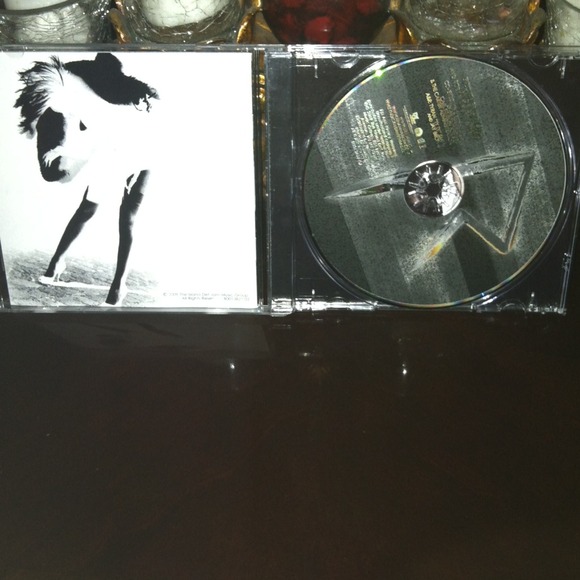 Rihanna rated R cd - Picture 2 of 4